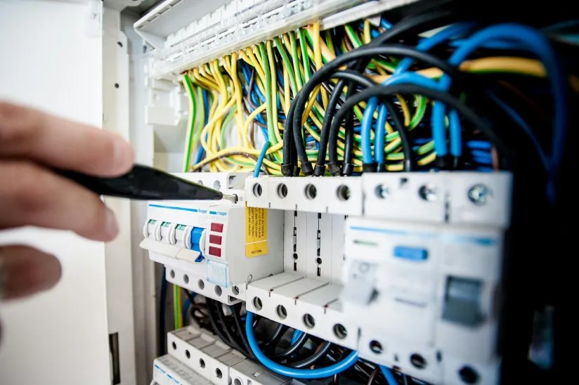 Switchboard inspection during a home energy audit